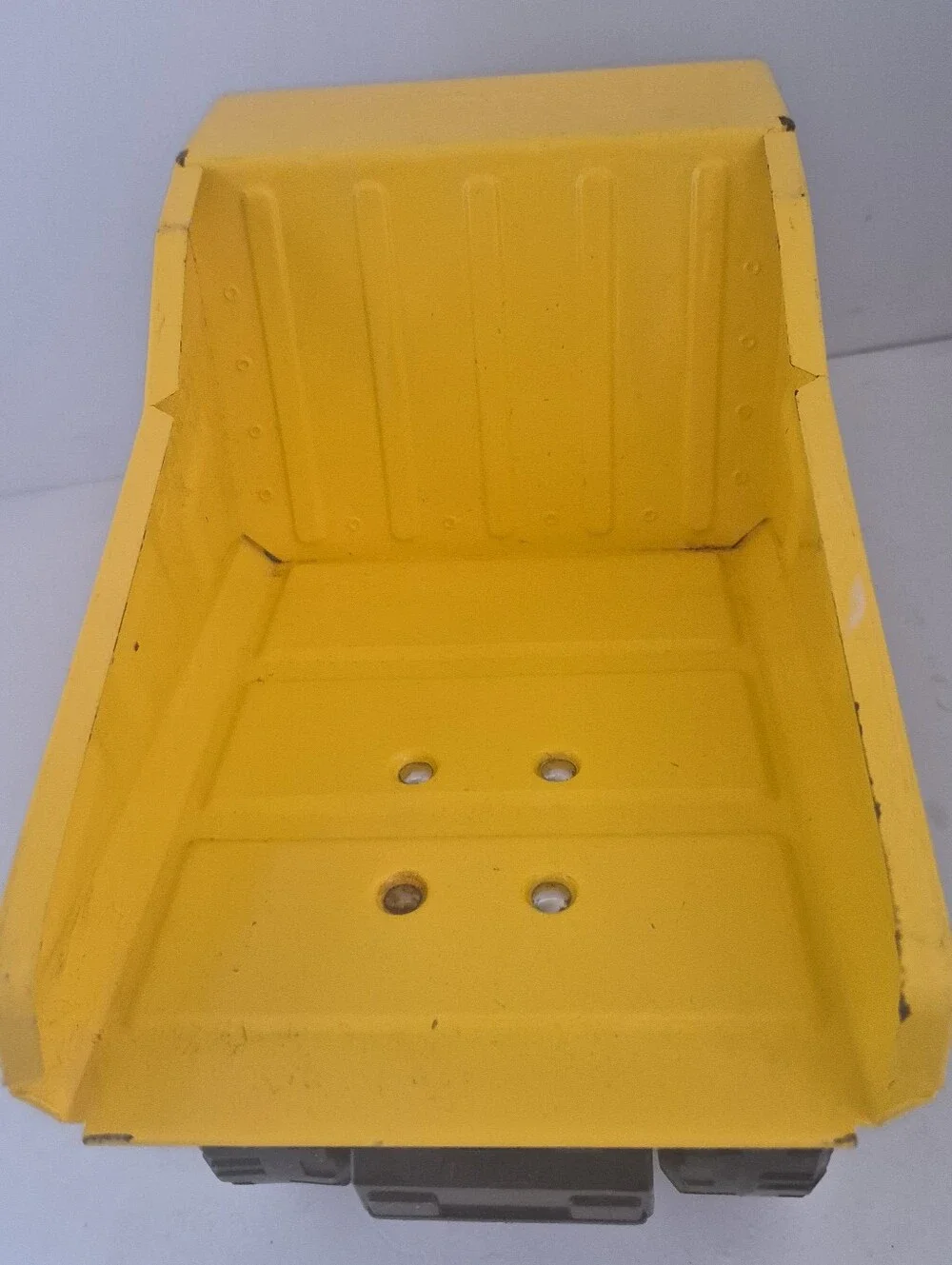 2009 Tonka Dump Truck Large Plastic Body with Metal Dump Bed 04738